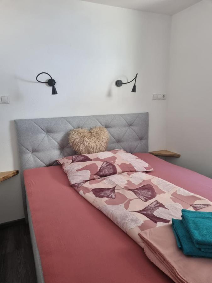 ניוסטיפט אים סטובאיטל Haus Schoenblick מראה חיצוני תמונה
