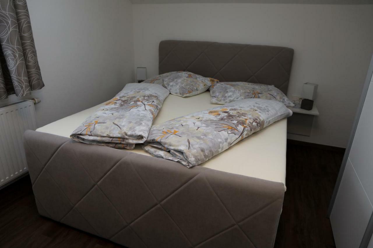 ניוסטיפט אים סטובאיטל Haus Schoenblick מראה חיצוני תמונה