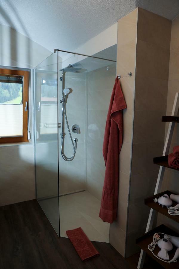 ניוסטיפט אים סטובאיטל Haus Schoenblick מראה חיצוני תמונה
